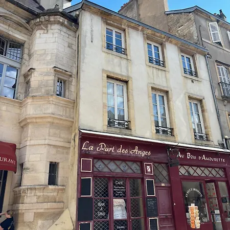 T2 4 Pers Renove Au Coeur Du Centre Historique Place De La Liberation