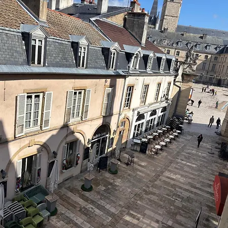 T2 4 Pers Rénové Au Cœur Du Centre Historique Place De La Libération *