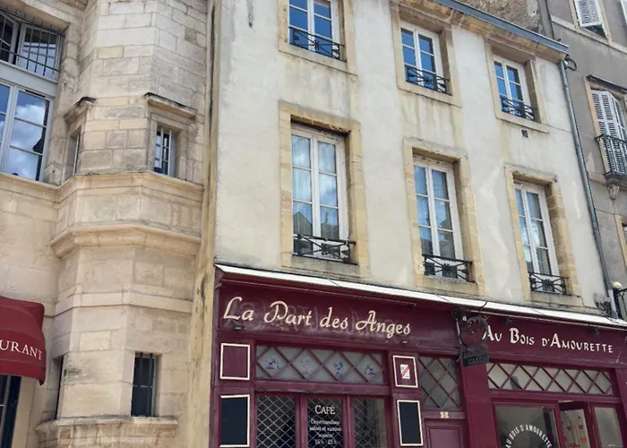 T2 4 Pers Renove Au Coeur Du Centre Historique Place De La Liberation