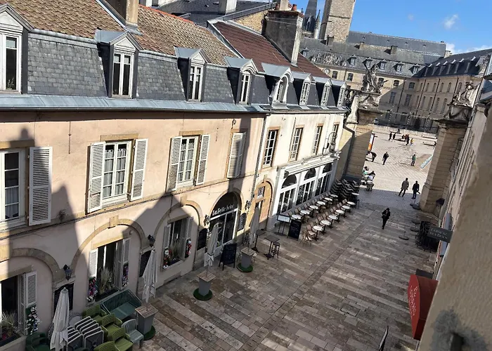 T2 4 Pers Renove Au Coeur Du Centre Historique Place De La Liberation *